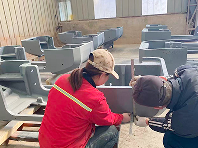 Преодолевая вызовы отрасли! Zunhua Shengjian Fanrong Machinery успешно решает проблемы, связанные с кривизной посадки противовеса экскаватора и точностью монтажной поверхности